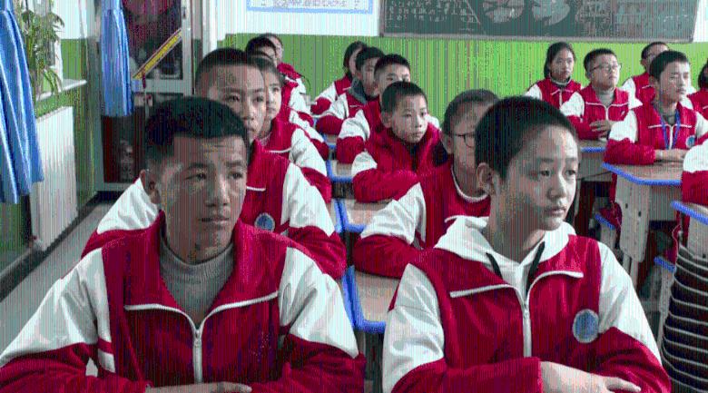 光头强迎娶娇妻，张子凡神似蔡徐坤，还有哪些动漫角色突破次元壁真人化了？游戏画面