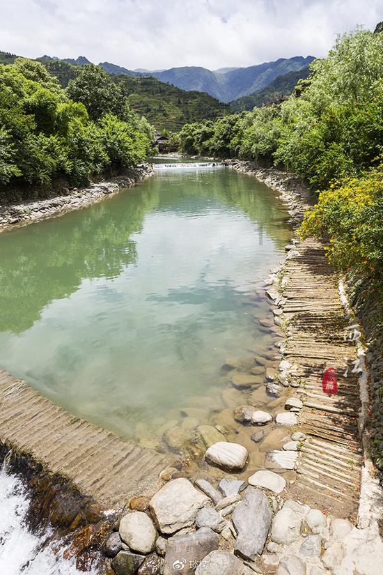 林更新是娱乐圈中的“小气鬼”，比林更新还小气的明星居然是他？游戏画面
